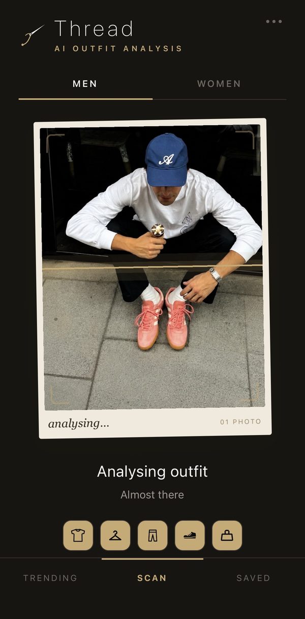 Thread analysing an outfit photo